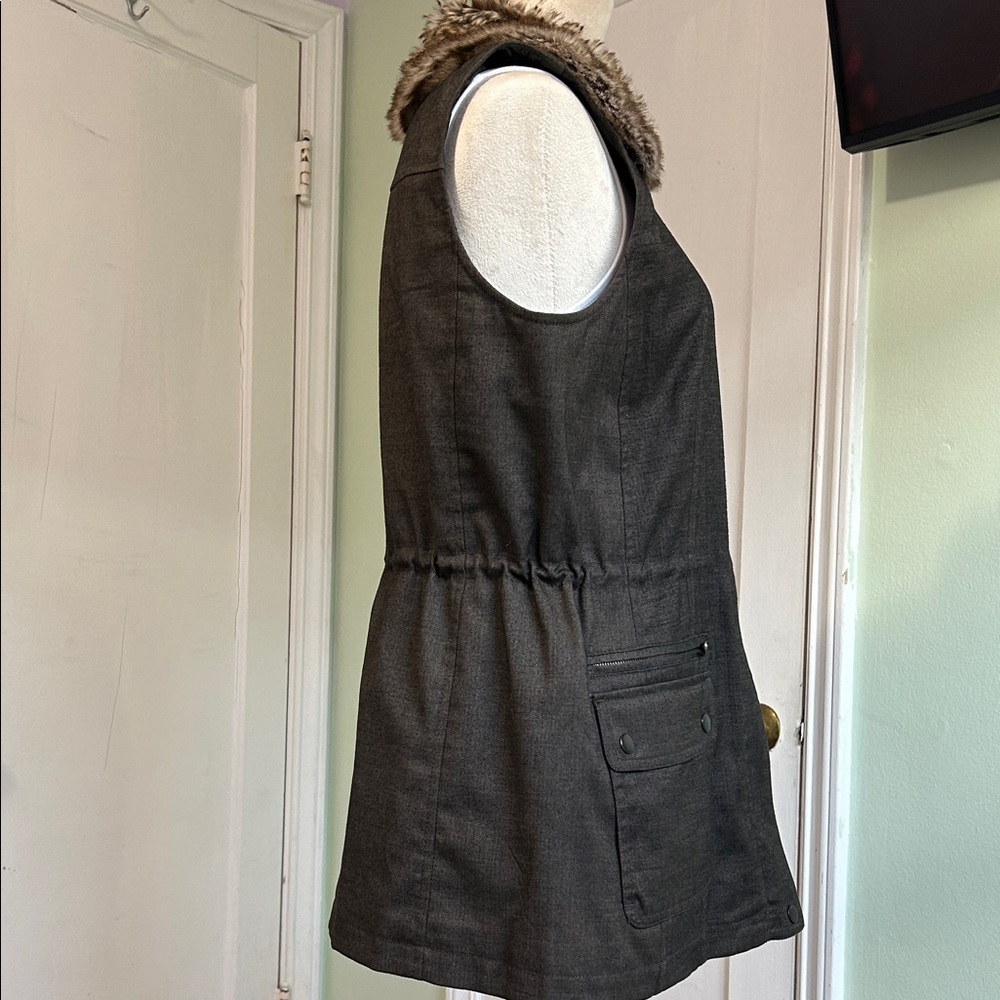 J. Jill Vest with Faux Fur Collar - Picture 2 of 14